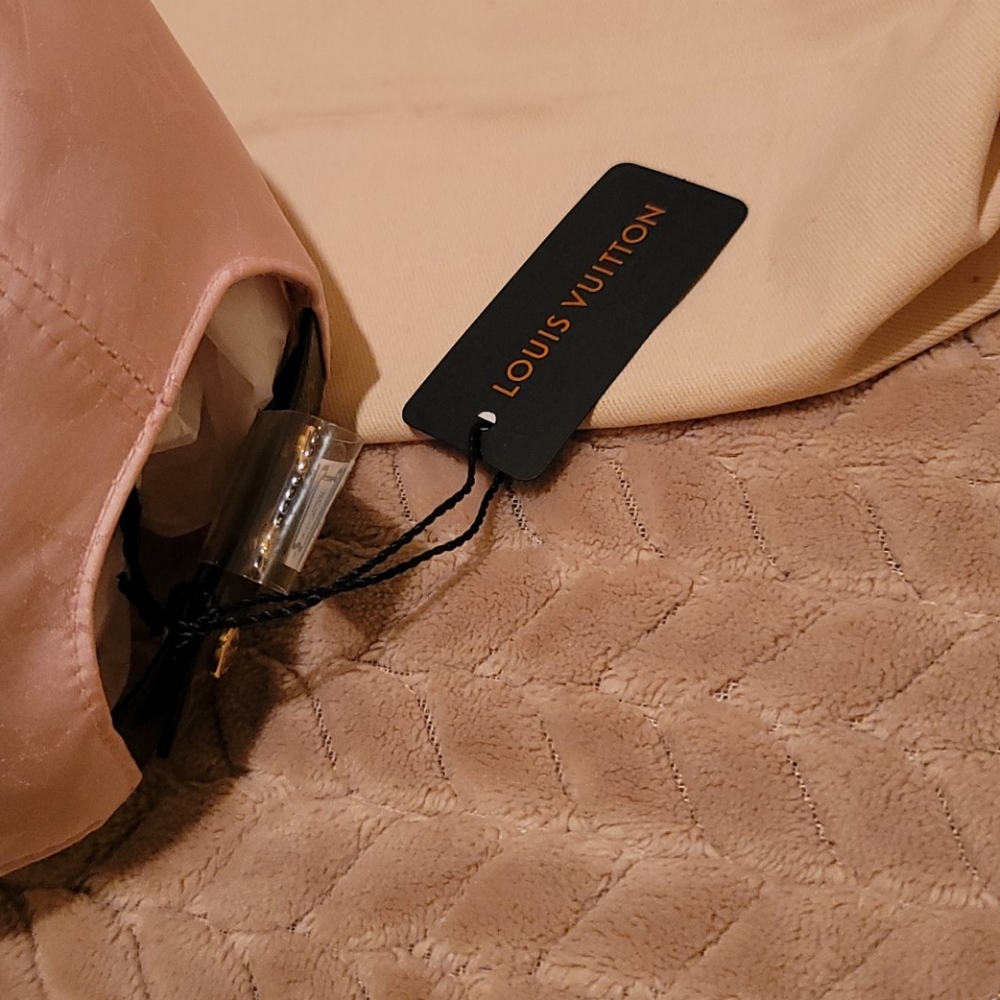 Louis Vuitton Wild at Heart Cap Pink Medium Size - Picture 5 of 16